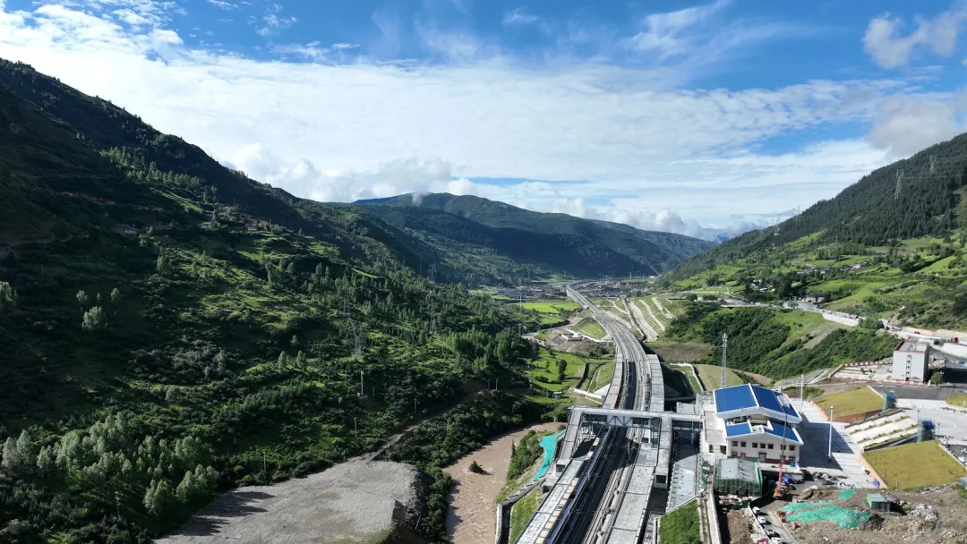 案例分享 | 川青铁路镇江关至黄胜关段开通首发直播，壹唯视高质量延时直播功能提供稳定保障！